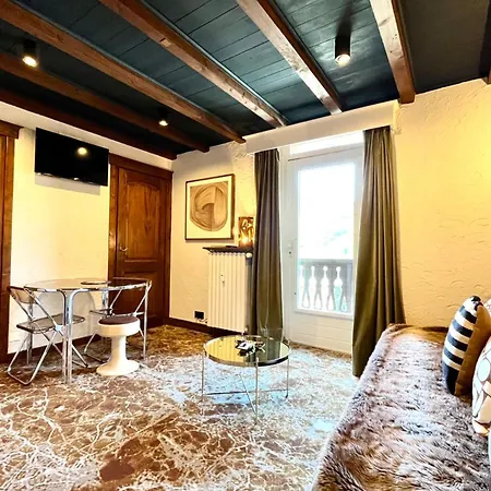 Apartment Small Charming With A Atmosphere *